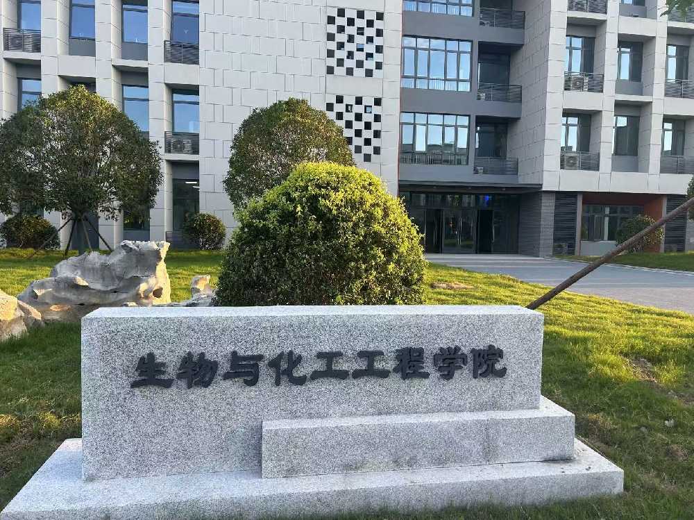 柳江区扬州职业大学体育场高杆灯项目